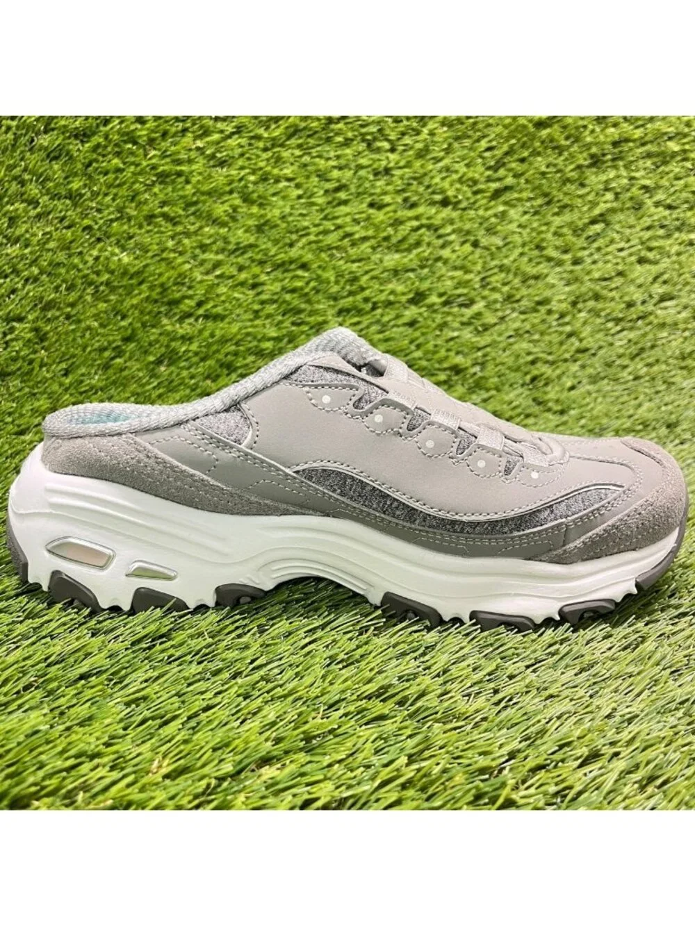 Skechers D'Lites Resilient Womens Size 7 Gray White Athletic Slip On Mule Shoes